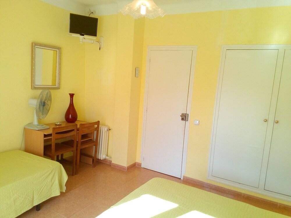 Hostal Lleida كالافيل المظهر الخارجي الصورة