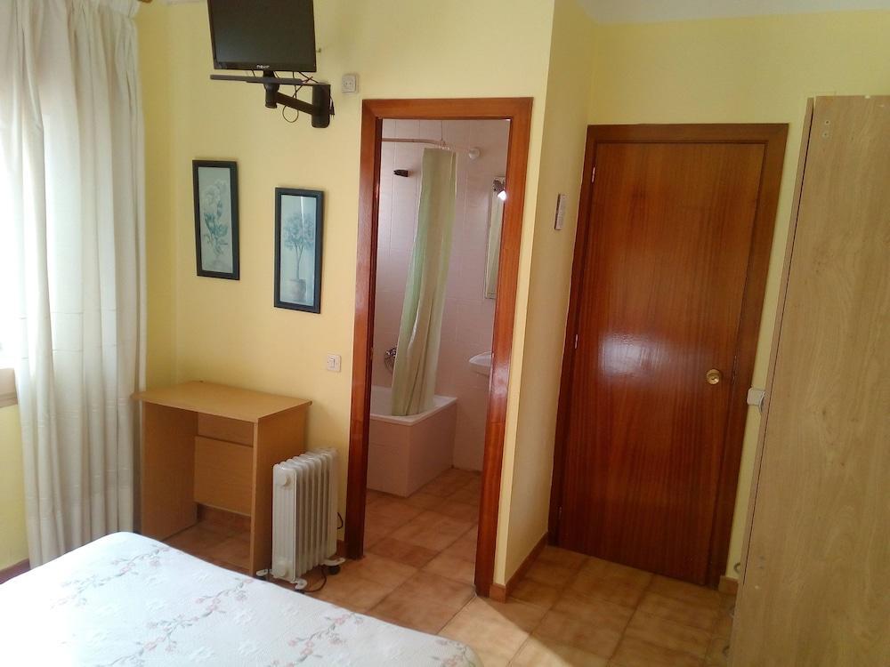 Hostal Lleida كالافيل المظهر الخارجي الصورة